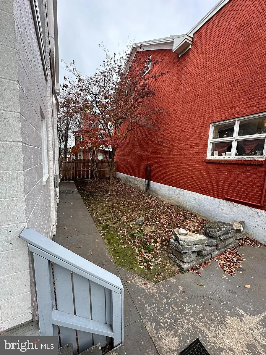 Building Photo - 414 S Potomac St