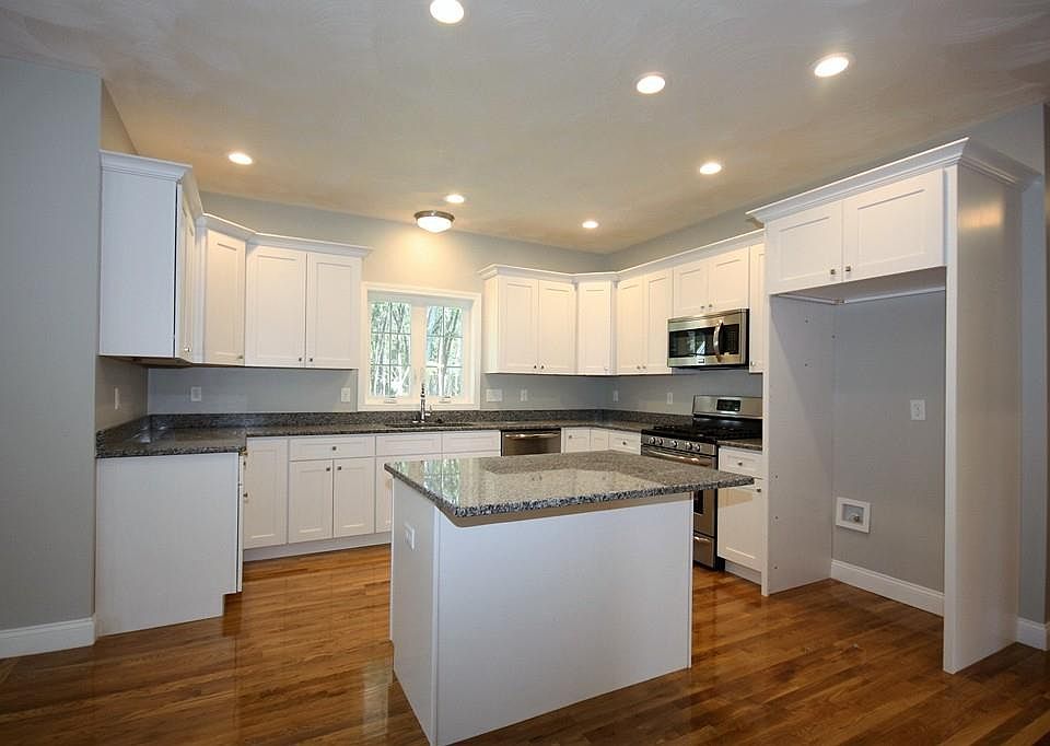 2nd image of 4 Pond View Cir