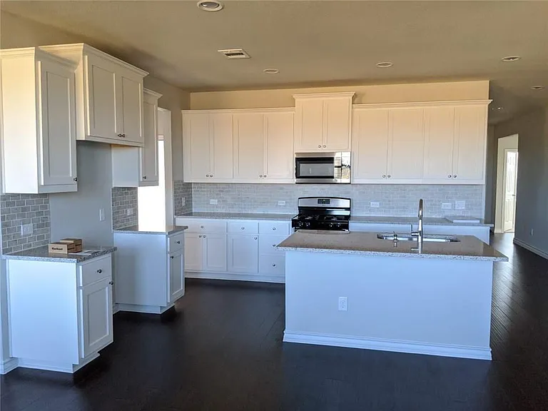 1413 Itzel Bnd — Photo 8