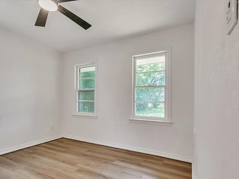 2116 Andover Ct — Photo 24