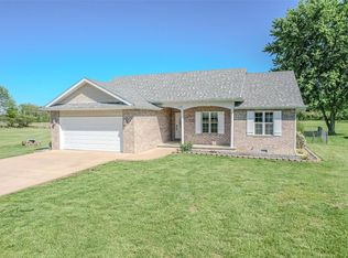 1241 Quail Valley Cir, Lebanon, MO 65536