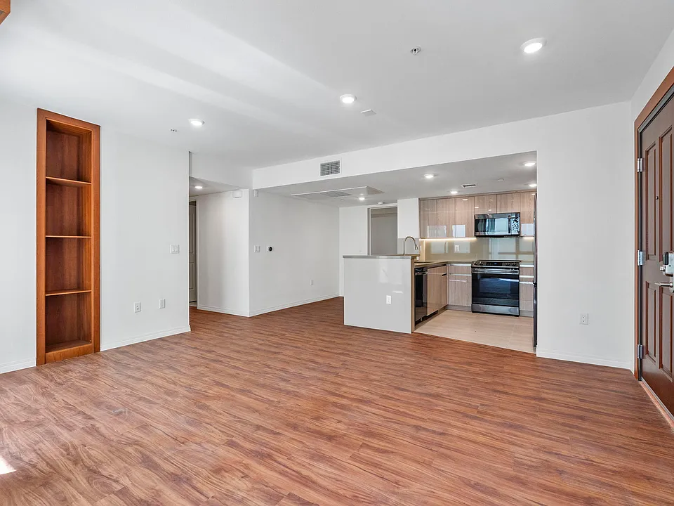 5240 Virginia Ave #125