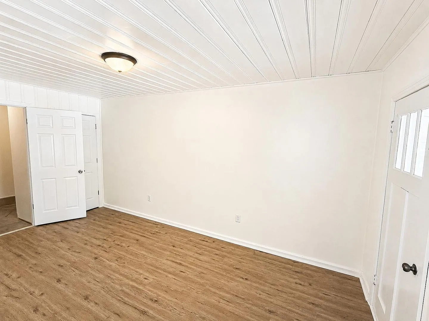 Adorable Remodeled three bedroom, one bath home with spacious fenced in back yard!! — Photo 4