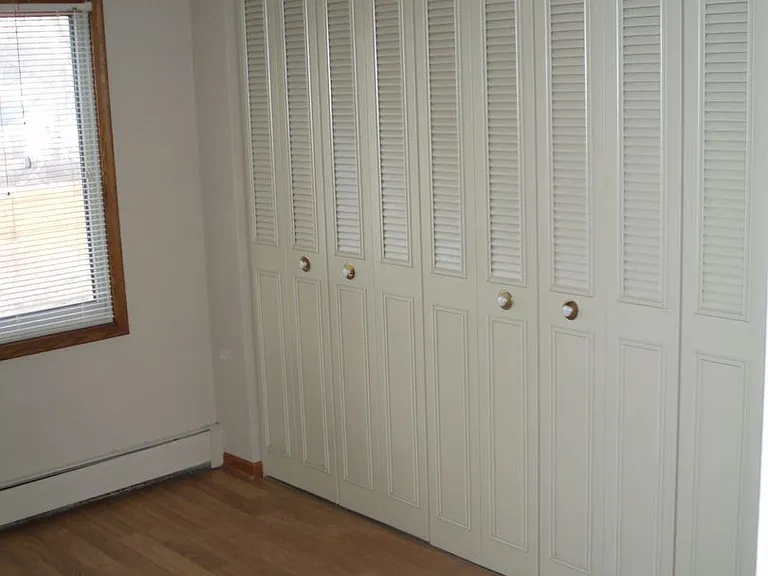 Oak Manor Apartments — Photo 3