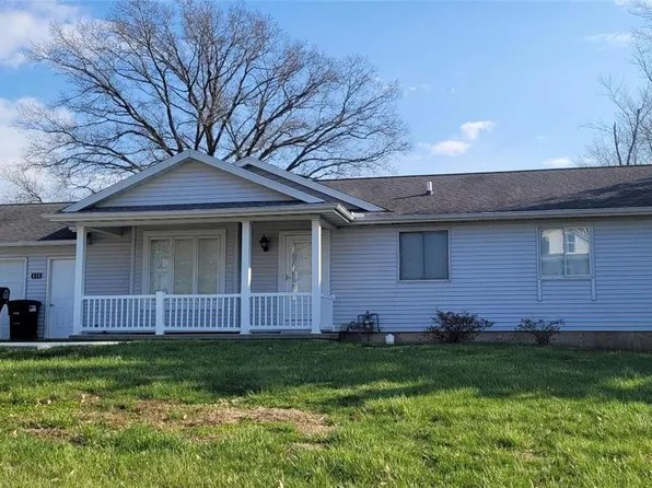 630 W Tremont St, Hillsboro, IL 62049