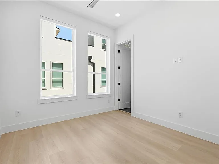 2015 California Dr #103 — Photo 21