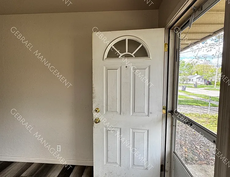 3026 Montana Ave — Photo 2