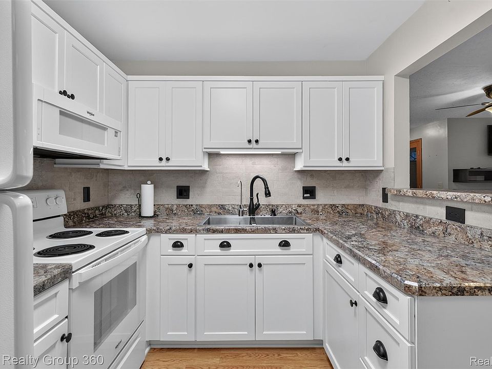 229 Brookwood Dr, photo 17