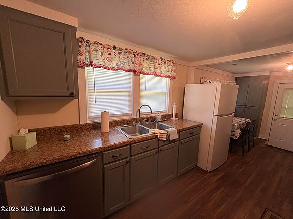 4th image of 843 N Clark Ave