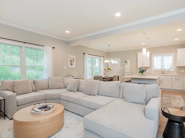 15 S Beach Rd — Photo 11