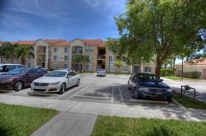 105 Villa Cir #105 — Photo 6