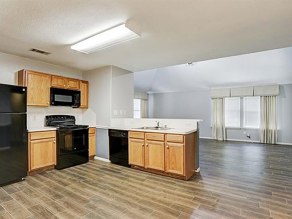 3rd image of 6831 Autumn Thistle Dr