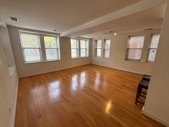 4th image of 5350 Pershing Ave APT 4A