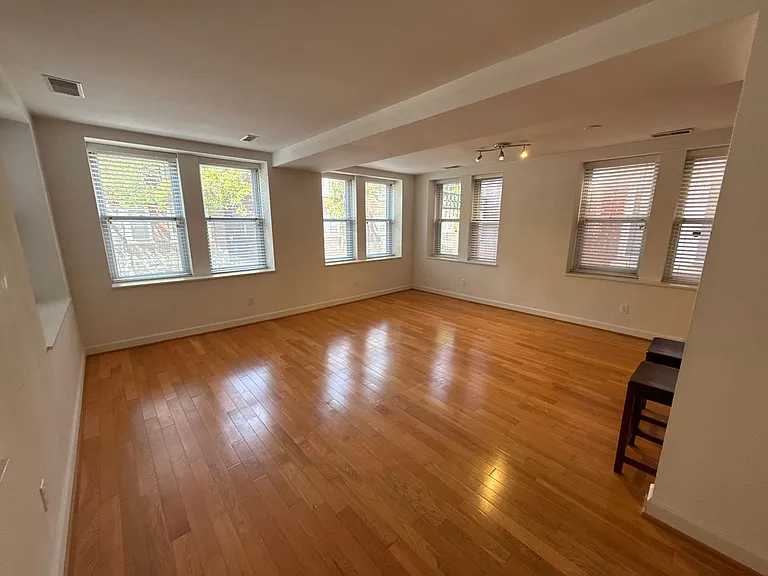 5350 Pershing Ave #4A — Photo 4