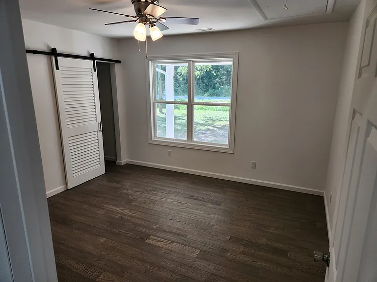 1703 E Lincoln St — Photo 8
