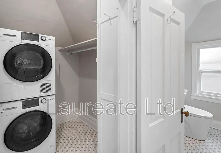 1058 N Pearl St #4 — Photo 17