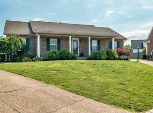 9801 Spring Pointe Ct, Louisville, KY 40229
