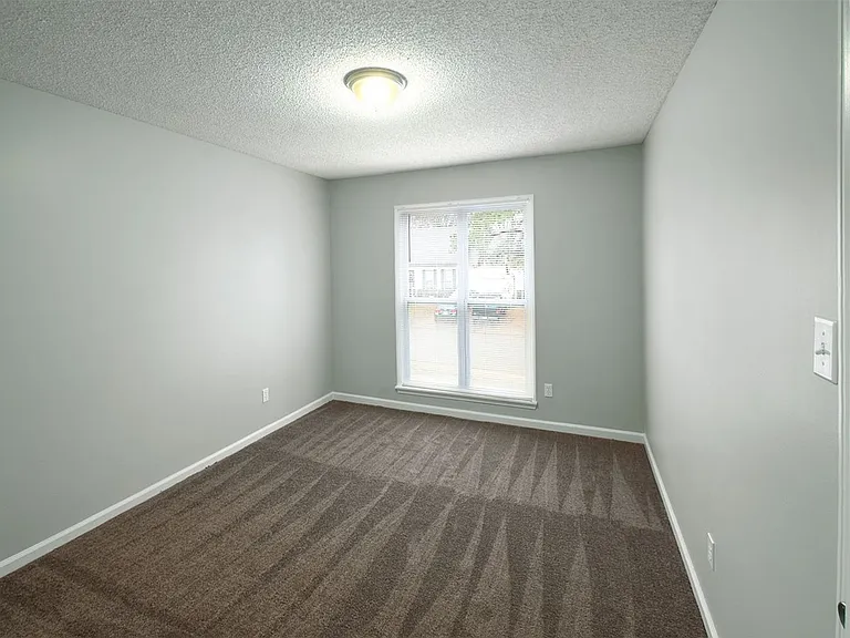 7298 Ashley Oaks Dr — Photo 13