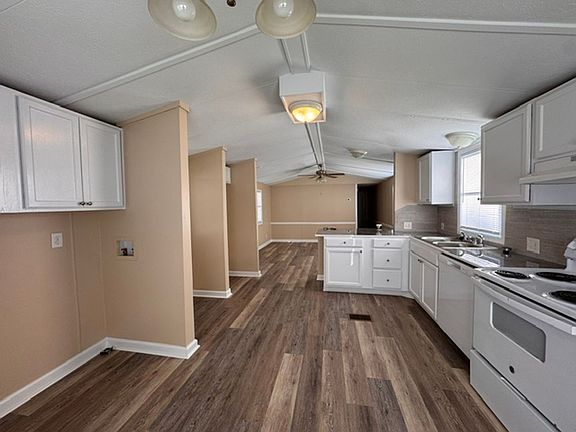 4th image of 1615 Pine Lake Dr