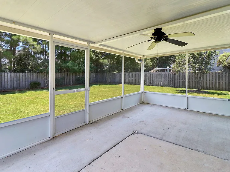 836 Laurel Hill Cir — Photo 27