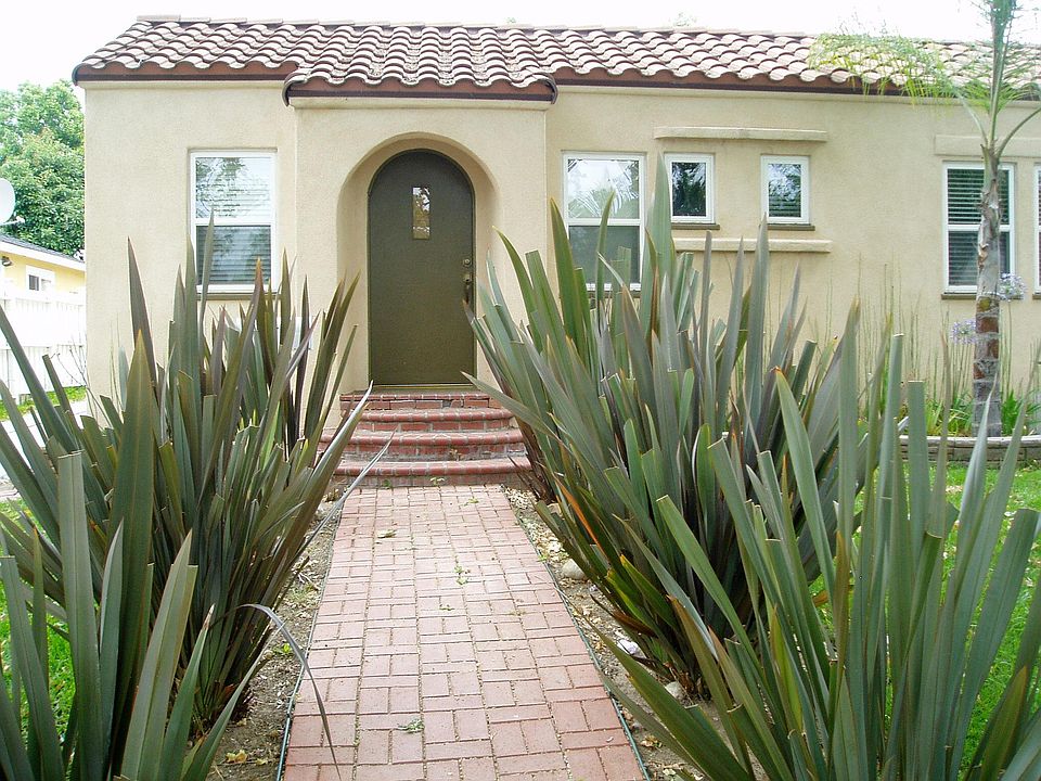 Walkway to front door