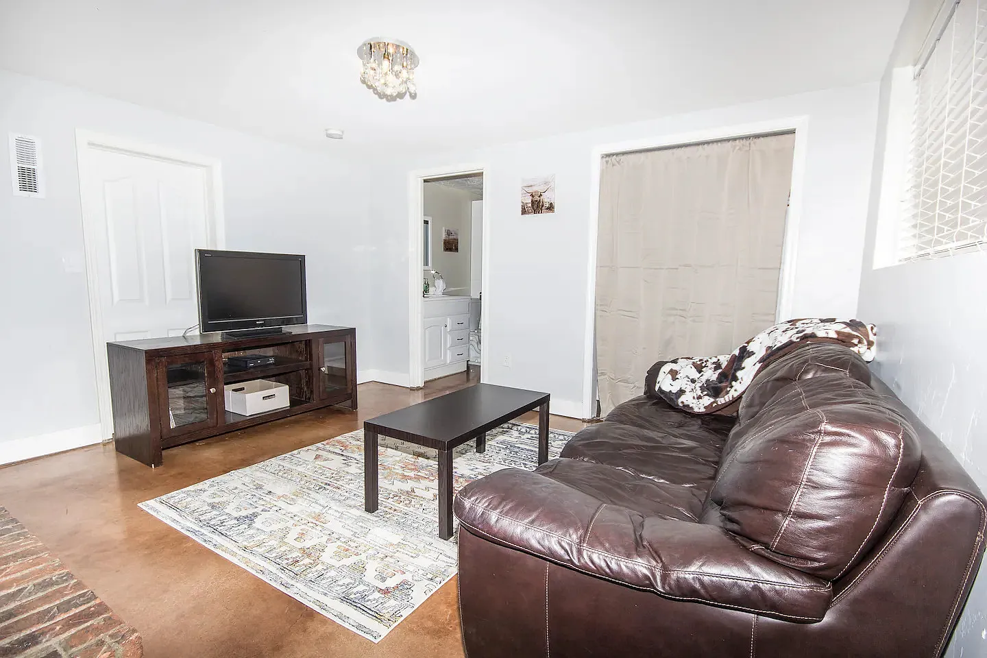 1 bed, 2500 sqft, $3,500 — Photo 1