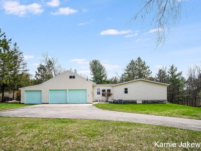 1720 W Fenwick Rd, Fenwick, MI, 48834