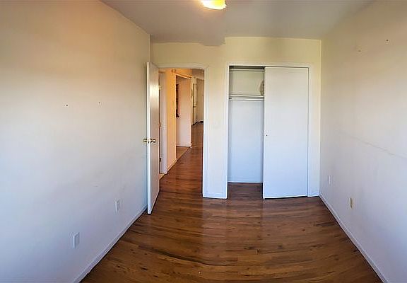 5th image of 2093 Cedar Ave #1