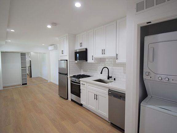 3rd image of 12255 Burbank Blvd #131