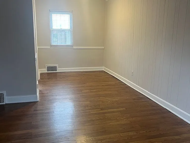 409 Laverne Ave — Photo 3