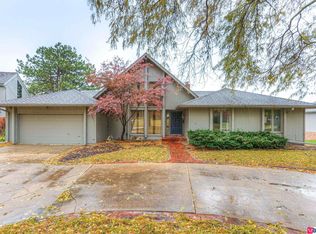 12611 Izard St, Omaha, NE 68154