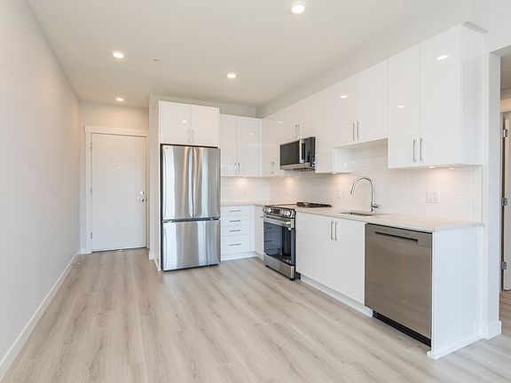 3rd image of 8423 Cedar St #514