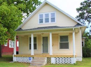516 W 17th Ave, Hutchinson, KS 67501