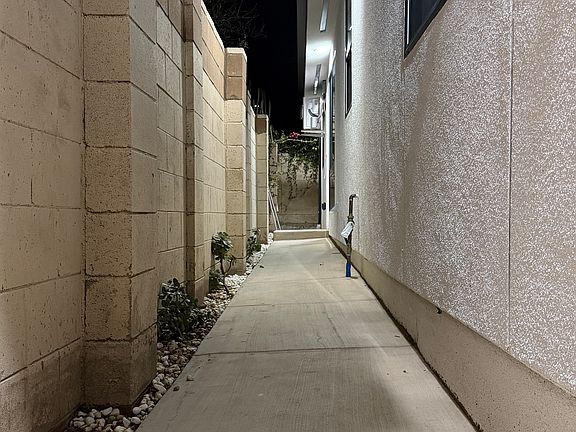5th image of 20343 Itasca St