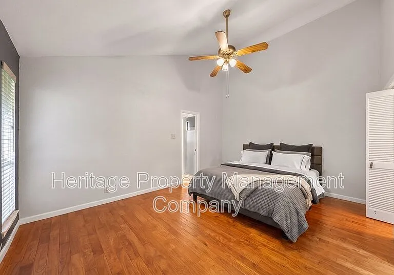 13906 N Hills Village Dr — Photo 14