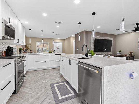 3rd image of 3367 COMMODORE Court