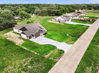 16 Cattle Dr, Bay City, TX 77414