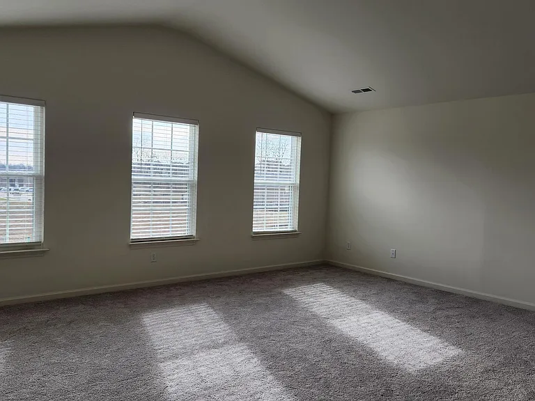 155 Wellesly Ave — Photo 8