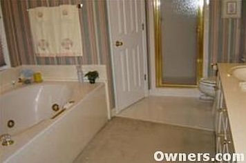 Master Bath w/2 sinks
