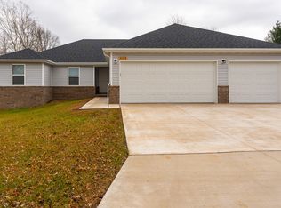 1104 Highland Dr, Aurora, MO 65605