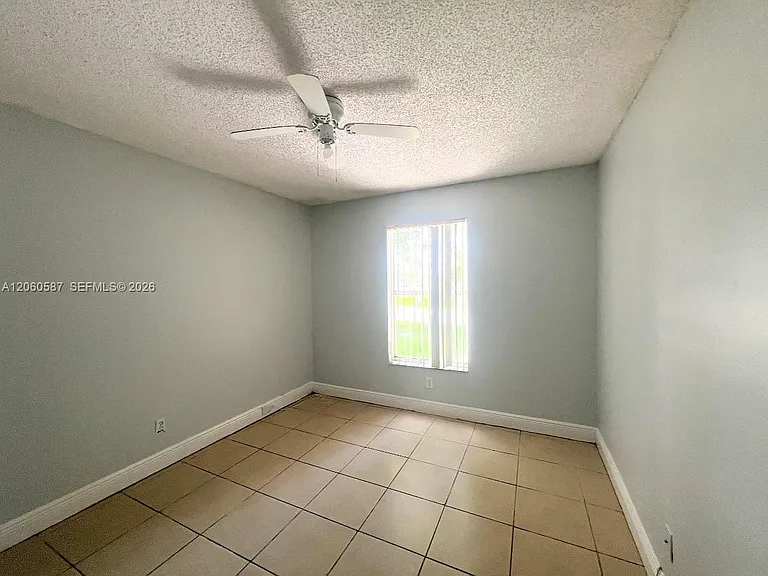 738 SW 9th St — Photo 27