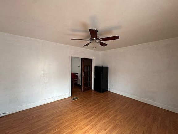 3rd image of 432 Lloyd Ave