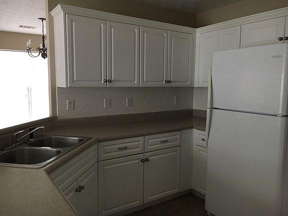 5th image of 900 Watsonia Dr