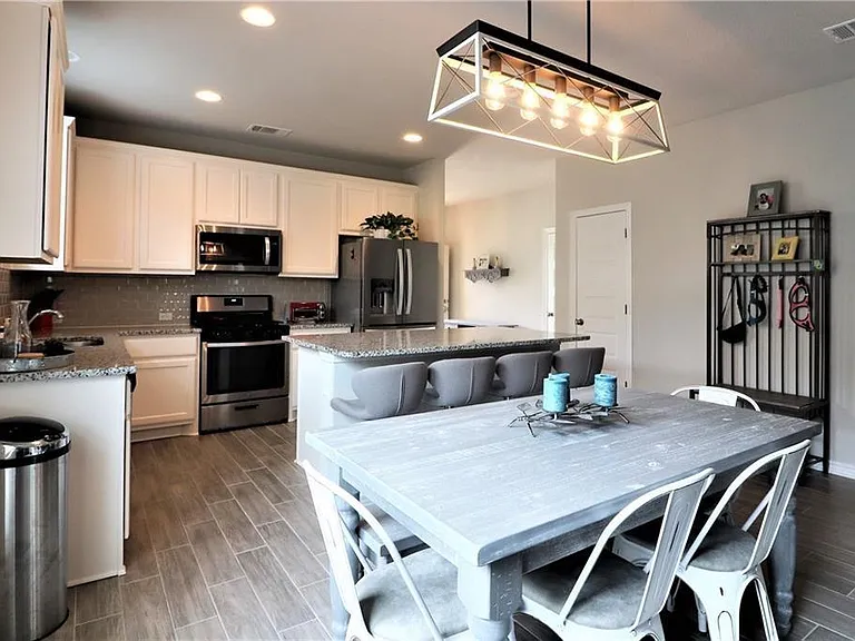 5413 Vanner Path — Photo 2