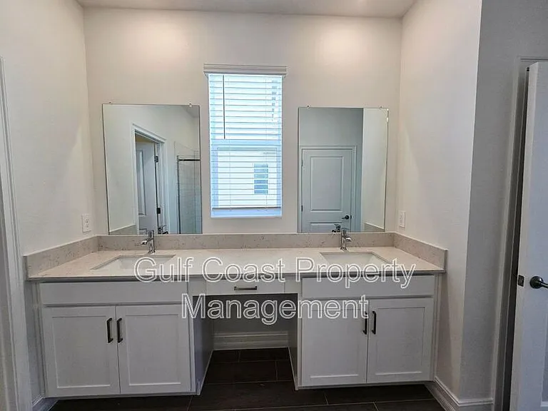 11757 71st Ave E — Photo 16