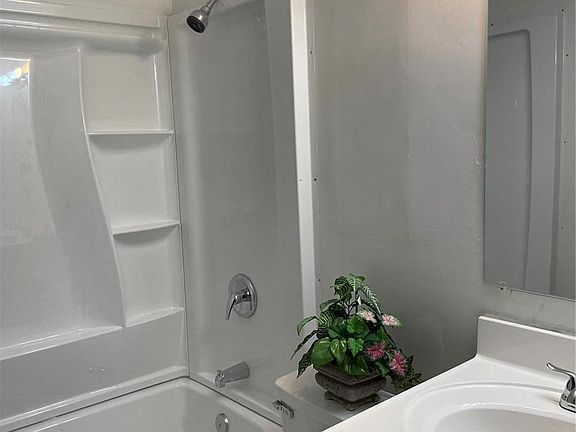 4th image of 8677 Oriole Ave