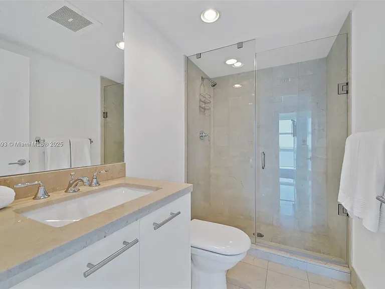 6801 Collins Ave #1204/1217 — Photo 8