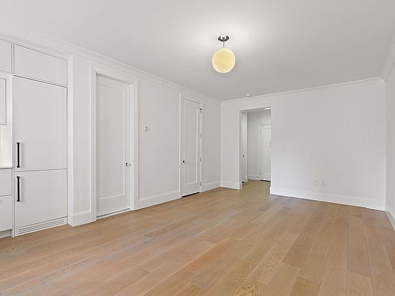 5th image of 220 W 24th St #2206O