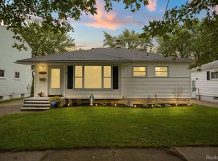 29790 Rosemont St, Roseville, MI 48066