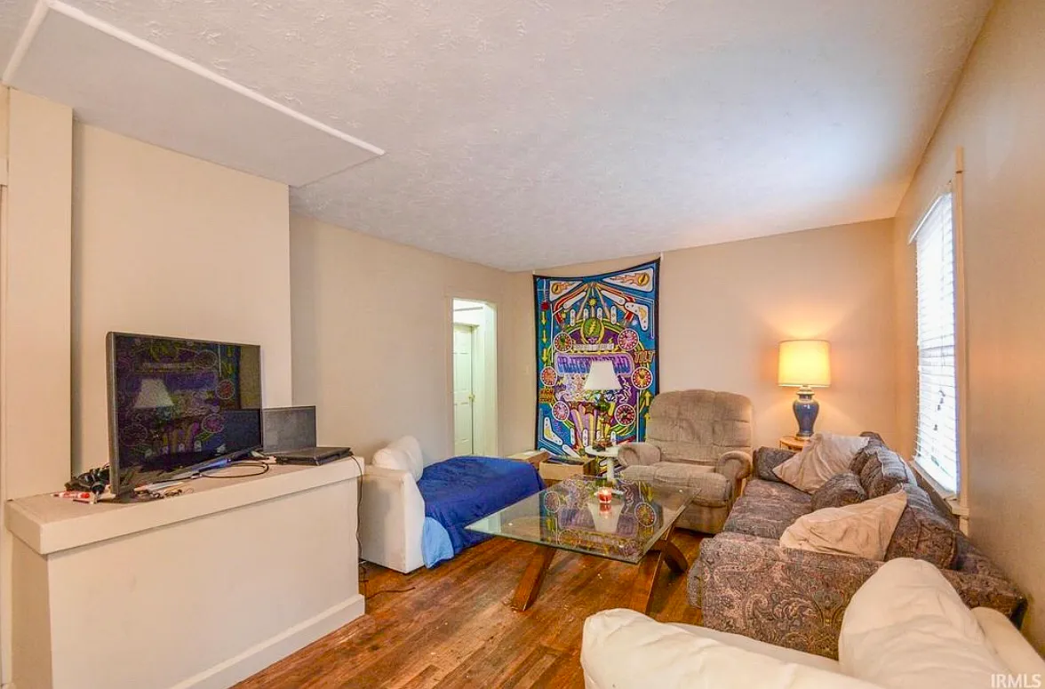4 bed, 1404 sqft, $2,800 — Photo 2